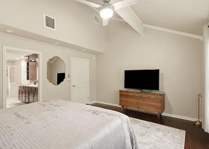 Private Pool Retreat, Blackstone, Pool Table, Pets