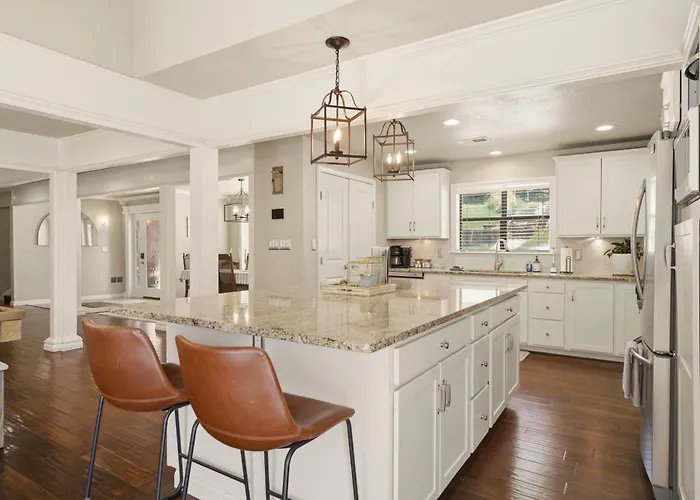 Private Pool Retreat, Blackstone, Pool Table, Pets *