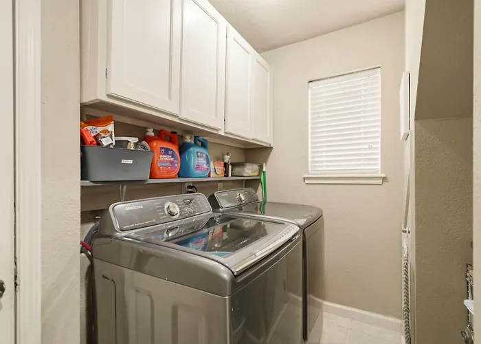 Holiday home Private Pool Retreat, Blackstone, Pool Table, Pets *