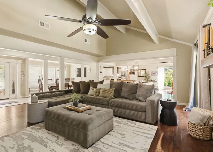 Holiday home Private Pool Retreat, Blackstone, Pool Table, Pets *