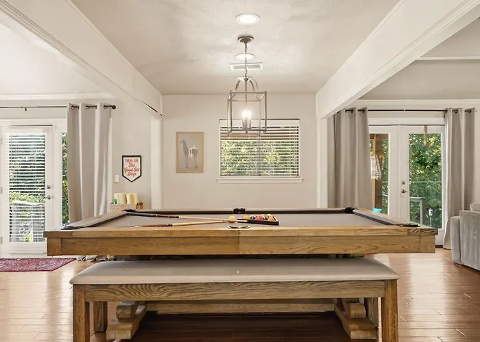 Holiday home Private Pool Retreat, Blackstone, Pool Table, Pets *