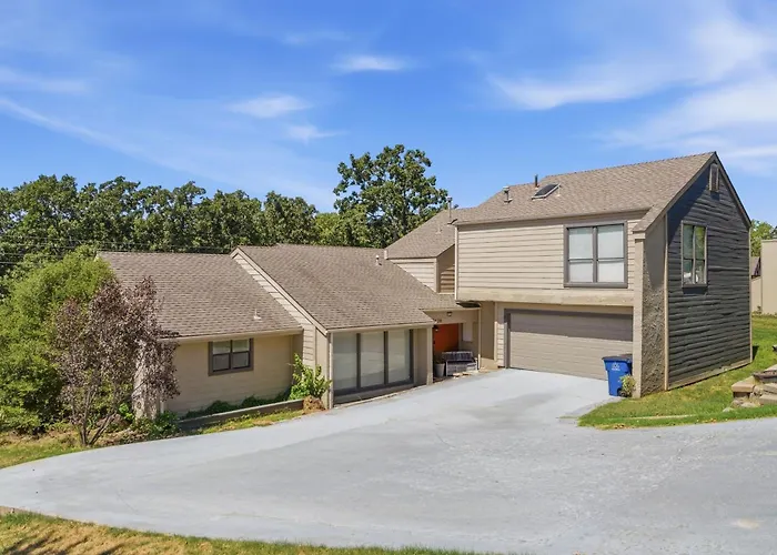 Private Pool Retreat, Blackstone, Pool Table, Pets Holiday home Tulsa