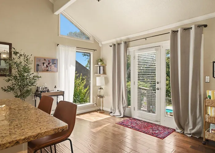 Private Pool Retreat, Blackstone, Pool Table, Pets Holiday home