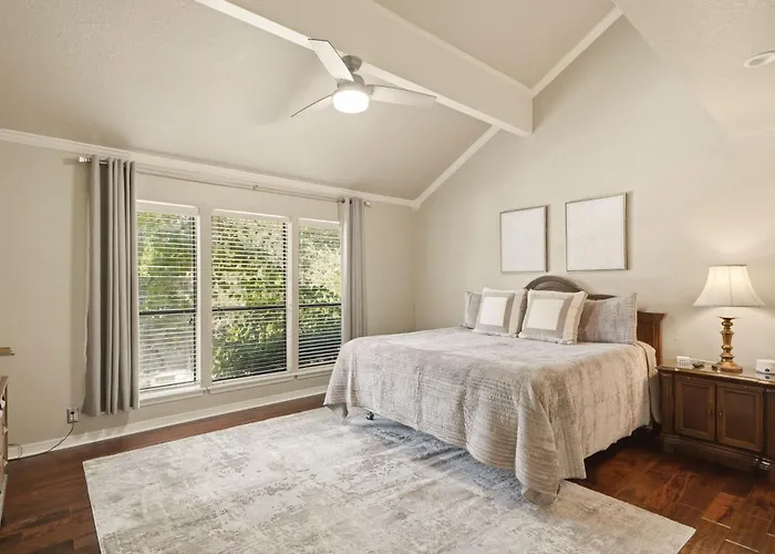 Private Pool Retreat, Blackstone, Pool Table, Pets * Tulsa