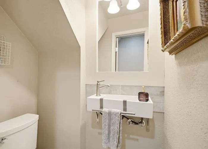 Private Pool Retreat, Blackstone, Pool Table, Pets * Tulsa