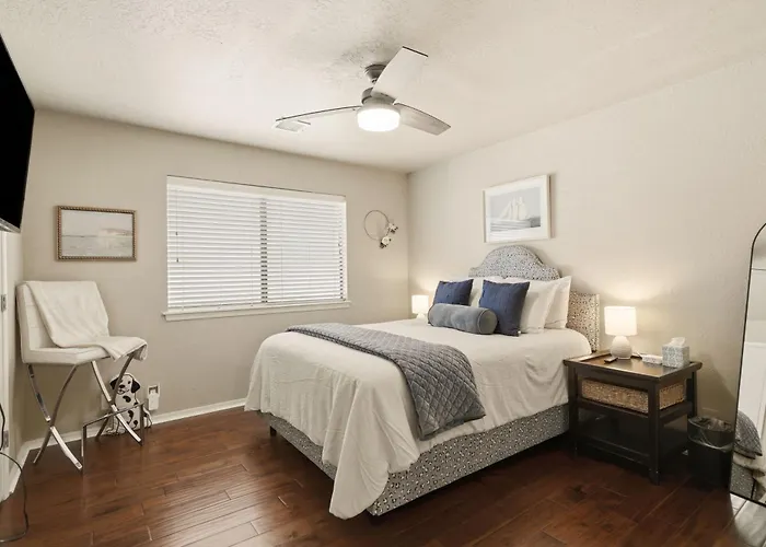 Private Pool Retreat, Blackstone, Pool Table, Pets Holiday home Tulsa