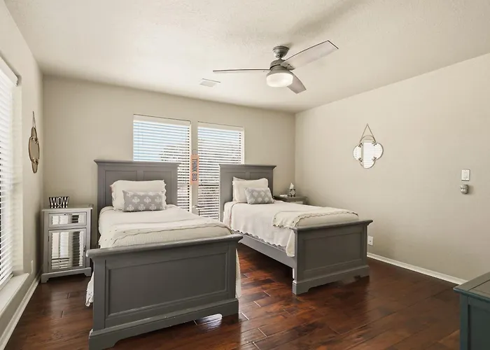 Private Pool Retreat, Blackstone, Pool Table, Pets