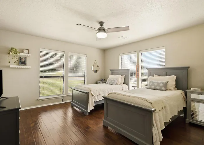 Private Pool Retreat, Blackstone, Pool Table, Pets *
